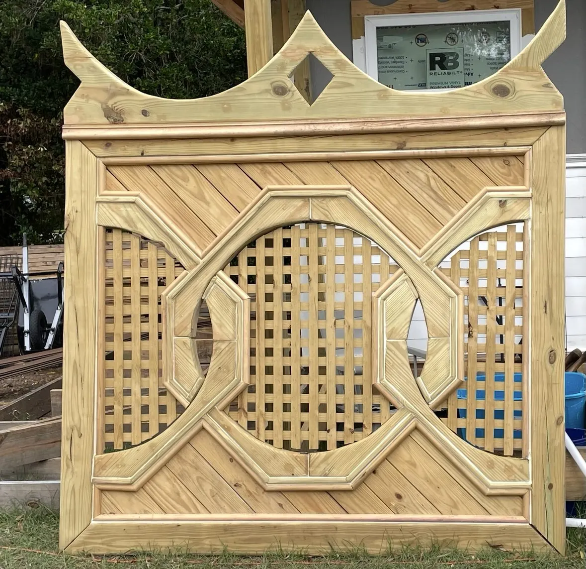 Unstained gate panel with interlocking octagons over lattice and a carved crown